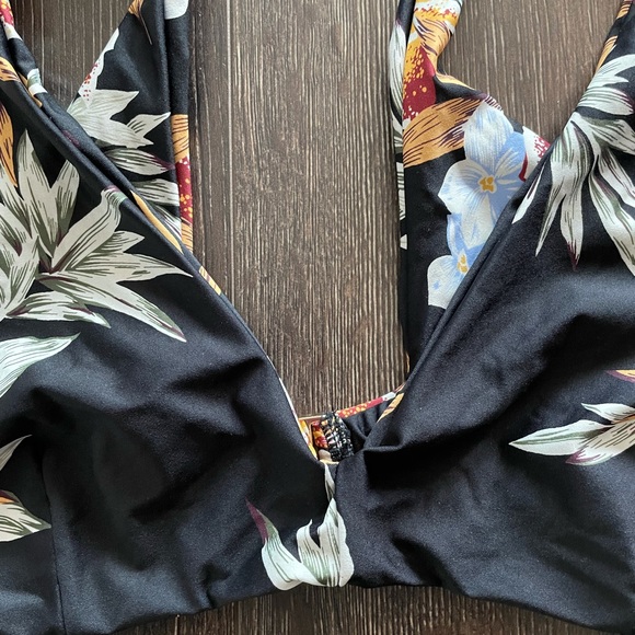 Volcom Bikini Top - Picture 4 of 10